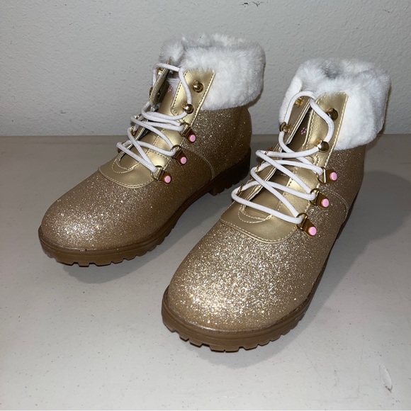 NEW IN BOX JUICY COUTURE GOLD GLITTERY CASTRO VALLEY BOOTIE SIZE 6M MSRP $70 - Picture 3 of 7